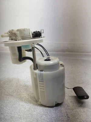 Conjunto de bomba de combustible Hyundai Elantra GT 2014-2017 2,0 L montado en tanque 31110-2V500 Foto 1 de 4