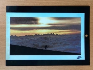 1983-85 SEHR SELTENES MINI POSTER GLOSSY NIKE RUNNER IN THE CLOUD 290213 M3 9622A - Bild 1 von 5