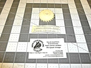 YAMAHA RD200A 174-13178 PUMP DRIVE GEAR NOS 1 QTY VINTAGE OEM FREE SHIPPING - Picture 1 of 2