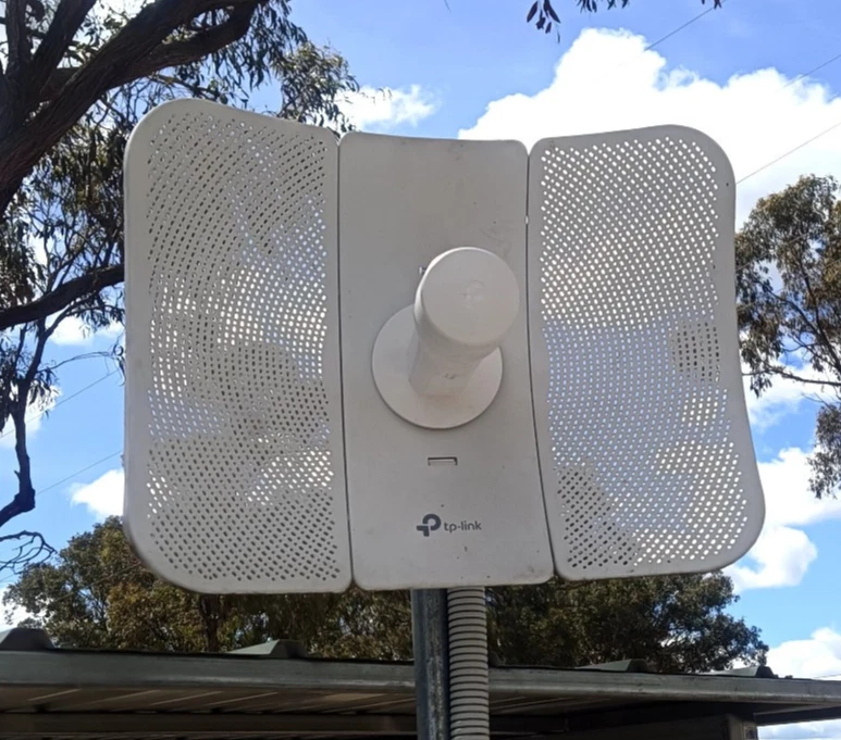 TP-Link CPE610 5GHz 300Mbps 23dBi Outdoor Wireless Access Point Antenna POE - image 1 of 1