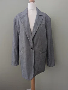 Chaqueta Blazer STRADIVARIUS Negra Blanca a Cuadros Manga Larga Talla Pequeña - Imagen 1 de 17