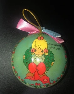 Adorno de vacaciones de Navidad Precious Moments 1997 invierno país de las maravillas niña y corona - Imagen 1 de 8