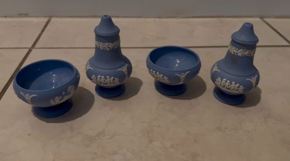 2 Vintage Wedgwood Blue Jasperware Small vessels England - Image 1 of 1