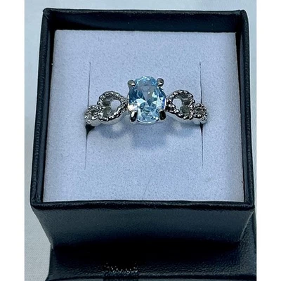 Anel oval de água-marinha com detalhes em strass joia feminina tom prata tamanho 8 - Imagem 1 de 4
