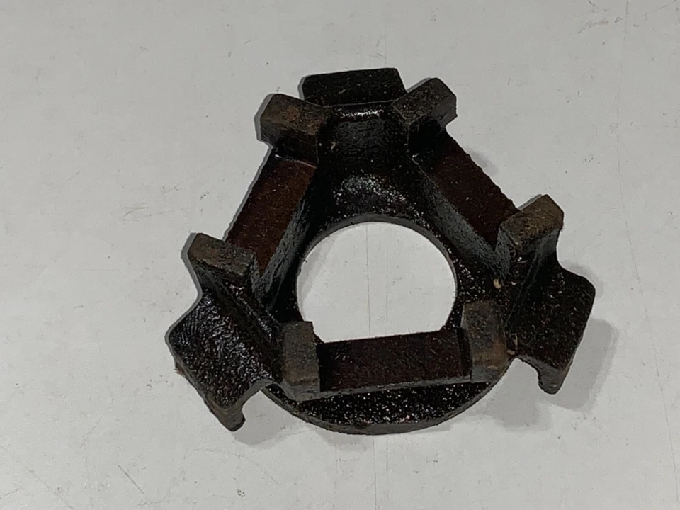 1935 - 1938 PONTIAC CLUTCH RELEASE THROWOUT BEARING PLATE NOS-R 497087 - Imagem 1 de 4