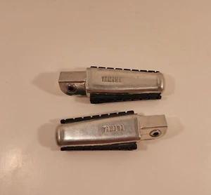 LOT OF 2 YAMAHA FOOTREST PILLION PEGS REAR XV 750 VIRAGO - Picture 1 of 12
