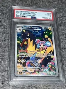 2025 POKEMON JTG EN-JOURNEY INSIEME ILLUSTRAZIONE RARA KILOWATTREL DI IONO PSA 8 - Foto 1 di 2