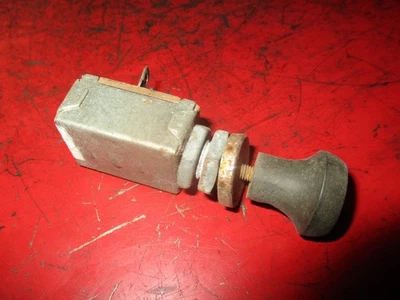 ORIGINAL JOHN DEERE 212 214 300 314 318 420 HEADLIGHT SWITCH AM101021 1975-1983 - Image 1 of 2
