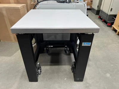 Mesa de laboratorio de aislamiento de vibración activa TMC 63-522 Micro-g 30"x30" LEER Foto 1 de 4
