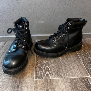 Original robuste Outback Arbeitsstiefel veganes Leder schwarz Damengröße US 7W - Bild 1 von 7