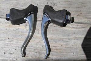 Palancas de freno Shimano Dura-Ace BL-7400 no aerodinámicas F & R con capós negros USADAS buenas - Imagen 1 de 12
