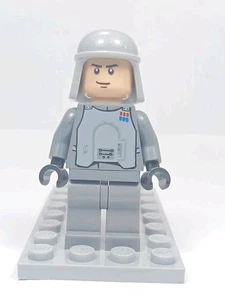 LEGO Star Wars: Imperial Officer with Battle Armor Minifigure - Picture 1 of 4