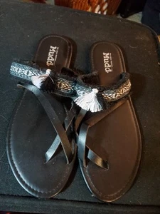 NUEVA Sandalia Chanclas Boho Festival Tanga Plana con Borla Negra Talla Grande 9/10 - Imagen 1 de 4