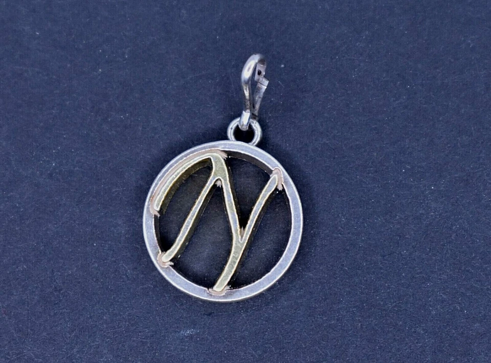 NUEVO NUEVO SIN ETIQUETAS Alex and Ani Cadena Estación Letra Iniciales N Dos Tonos Dije Dorado Plata Foto 1 de 1