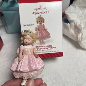 Hallmark Keepsake Ornament Wendy celebra Madame Alexander 90 aniversario - Imagen 1 de 4