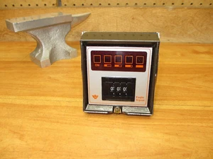 Eagle Signal CD301A6 *NUOVO VECCHIO STK* Timer - Foto 1 di 13