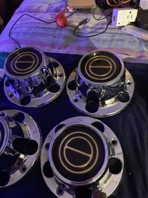 1980 - 1996 年原装福特 F150 Bronco Cena 轮毂状况良好  — 第 1/2 张图片