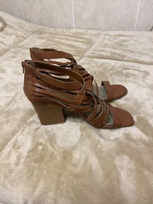 Sandalias gladiador a.n.a "Wilson" nuevas sin etiquetas talla 11M marrón liso imitación cuero  Foto 1 de 4