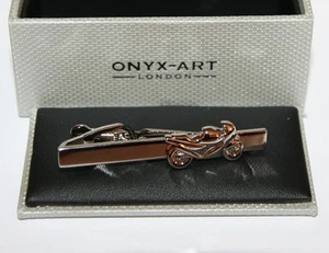 Barra de corbata para hombre - diseño de carreras de motocicleta * nuevo * en caja de regalo - Imagen 1 de 1