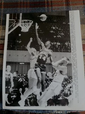 1964 CINCINNATI ROYALS НБА БАСКЕТБОЛ ФОТО OSCAR РОБЕРТСОН УВЯДАНИЕ КАМЕРГЕР ABA - Изображение 1 из 4