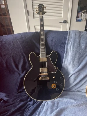 Guitarra eléctrica semihueca ES-335. B.B. King Lucille con estuche.  Foto 1 de 4