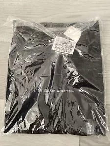Popmart HOW2WORK x Uniqlo LABUBU TAiwan 2022 T-SHIRT Blk SIZE XL New - Picture 1 of 4