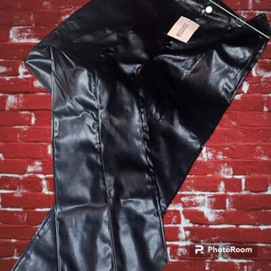 NWT Misguided Woman’s  Sz 8 Black split front Pants R21 - Picture 1 of 5
