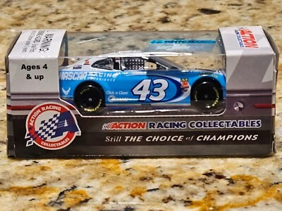 Darrell Wallace Jr. '20 Chevy Camaro ZL1 'Richard Petty' por acción escala 1/64 Foto 1 de 3