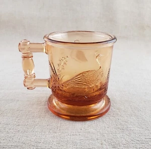 Taza para niños vintage Degenhart Art Glass depresión rosa pavo real cigüeña - Imagen 1 de 5