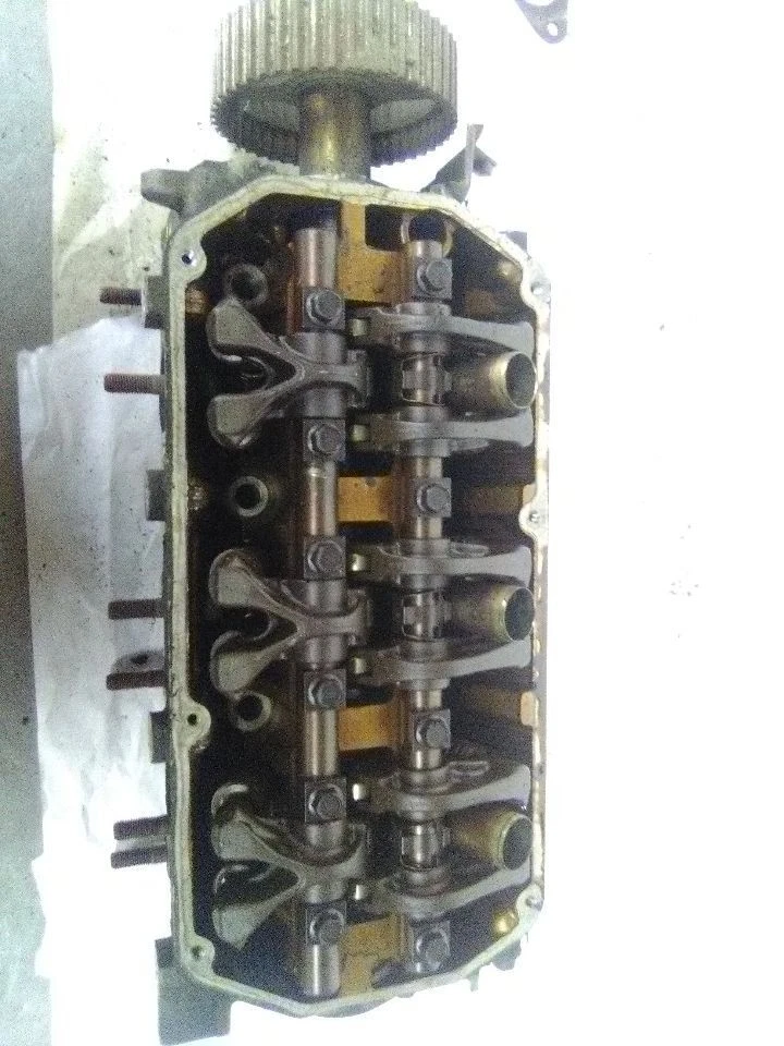 Левая головка блока цилиндров 95-00 Chrysler Cirrus 6-153 2,5 л  - Изображение 1 из 3