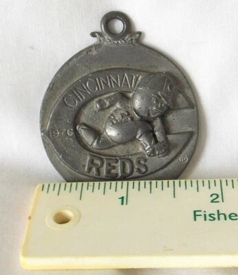 VTG 1976 CINCINNATI REDS WORLD SERIES CHAMPIONS PEWTER NECKLACE PENDANT - Image 1 of 4