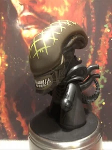 Titans 2015 vinyl Figure Alien vs Predator 4.5" Loot Crate - Picture 1 of 5
