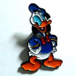 Spilla smaltata Paperino - spilla da collezione - spilla da bavero - spilla cappello - regalo gioielli - Foto 1 di 2