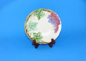 Vintage Majolica Fruit Plate Wall Plate Czechoslovakia 316 Grapes Leaves 7" - Picture 1 of 11