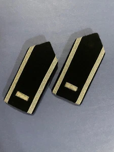 Female US Air Force 1st Lieutenant O-2 Mess Dress Shoulder Boards by Vanguard - Picture 1 of 3