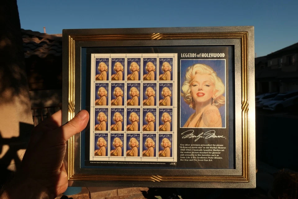 LEGENDS OF HOLLYWOOD MARILYN MONROE STAMPS, 2ND DAY OF ISSUE, FRAMED, 10"X12" - Image 1 of 3