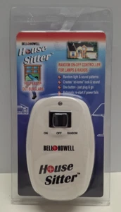 BELL & HOWELL House Sitter Helps Keep Out Burglars Random On Off Controller NEW - Picture 1 of 3