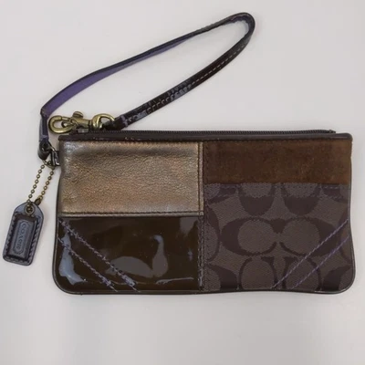 Bolso sin asas Coach Signature Patchwork muñeca marrón dorado charol gamuza Foto 1 de 4