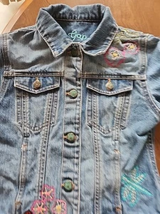 Girl’s Gap Jean Denim Jacket Embroidered Flowers Ladybug Dragonfly Size Large - Picture 1 of 18