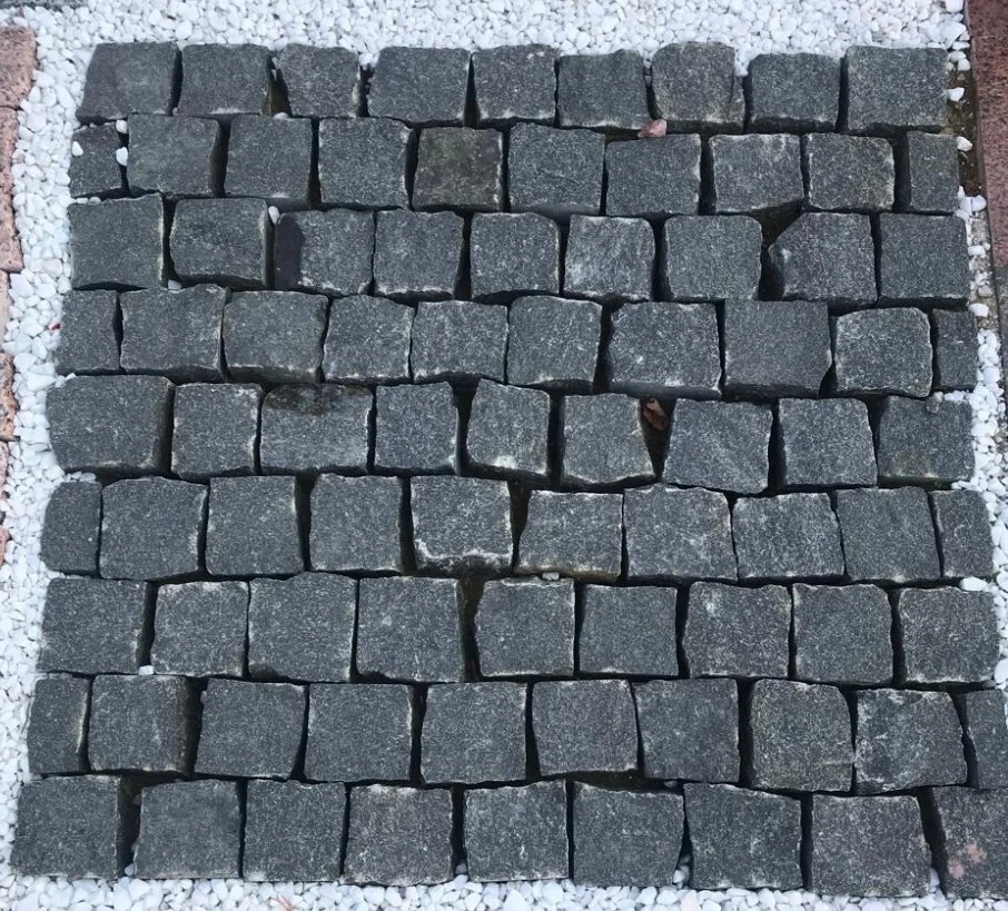 Granit Pflastersteine alle Farben gespalten o. gesägt o. geflammt ab 33,30 € /m² - Bild 1 von 4