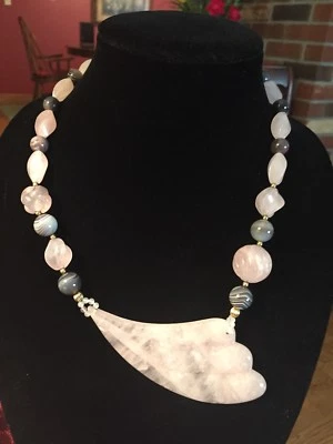 Sale HAND MADE HAND CARVED NATURAL PINK QUARTZ NECKLACE SHELL WING - Image 1 of 4