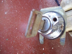 GENUINE VOLVO 144 SEDAN BOOT LOCK AND ORIGANAL KEY - Picture 1 of 5