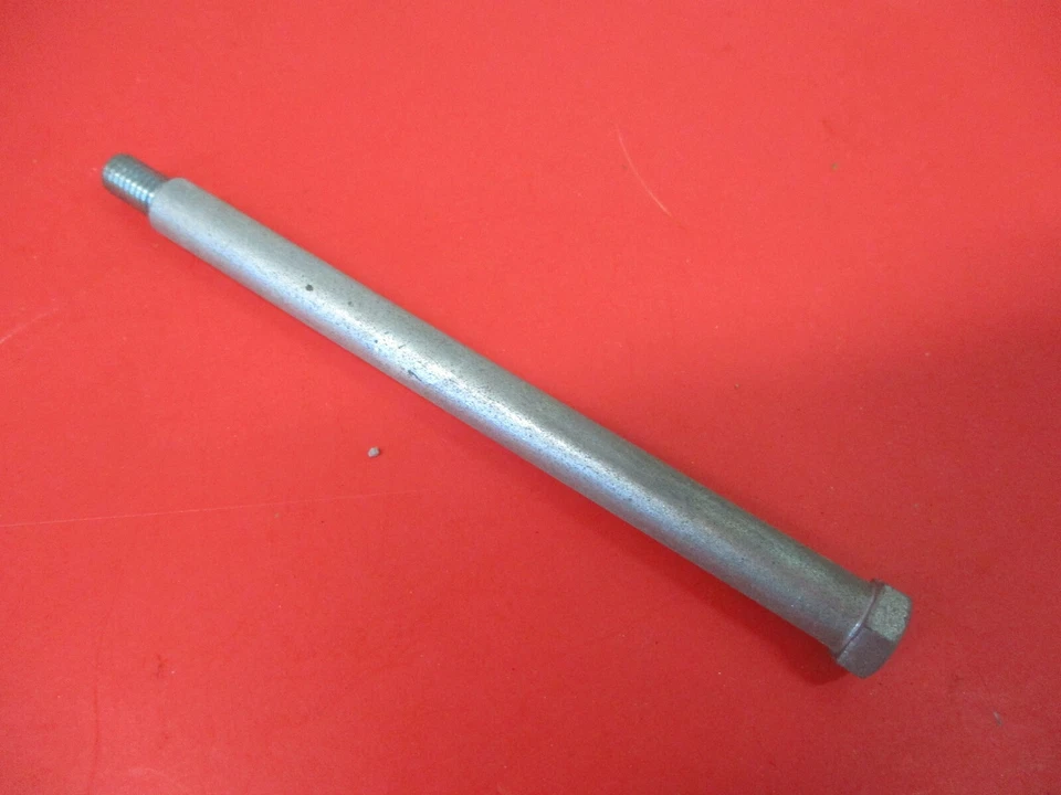 НОВЫЙ ИЗ СТАРЫХ ЗАПАСОВ ОРИГИНАЛЬНЫЙ БОЛТ БАКА HONDA 1964 CA200 90119-030-000 - Изображение 1 из 1