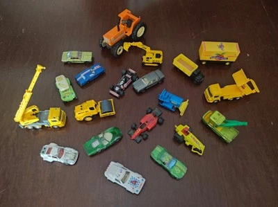 LOTTO 20 MACCHININE MODELLINI (5 MATCHBOX)  (2 MAJORETTE) (1 Maisto) + Vari  - Immagine 1 di 4