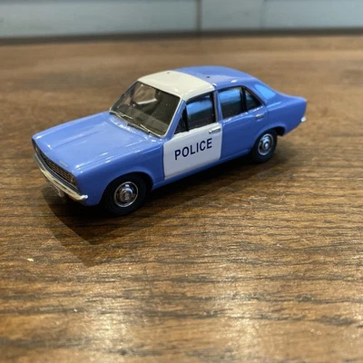 Vanguards Corgi 1:43 Hillman Avenger Avon & Somerset Police VA10405 #774 - Image 1 of 4