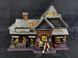 DEPT 56 Snow Village Halloween Rickety Railroad Station #800000 Lights & Sound - Bild 1 von 9