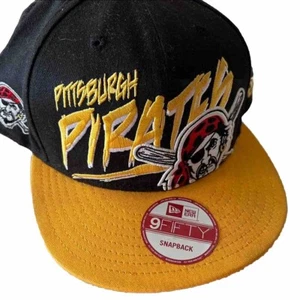 Pittsburgh Pirates Hat Cap Men’s Black MLB Baseball Strapback One Size - Picture 1 of 10