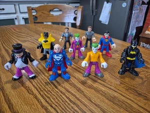 Lotto di 9 figurine Fisher Price Imaginext DC Comics Jurassic World Park - Foto 1 di 20