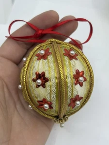 Spilla natalizia vintage con perline da appendere ornamento oro rosso MCM - Foto 1 di 4