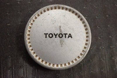 1986 1987 1988 Toyota Corolla OEM Center Hub Cap Silver 69168 (13x5 12 hole) Foto 1 de 4